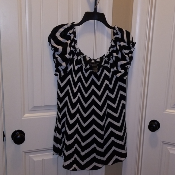 Jennifer Lloyd Chevron Top - Picture 2 of 4